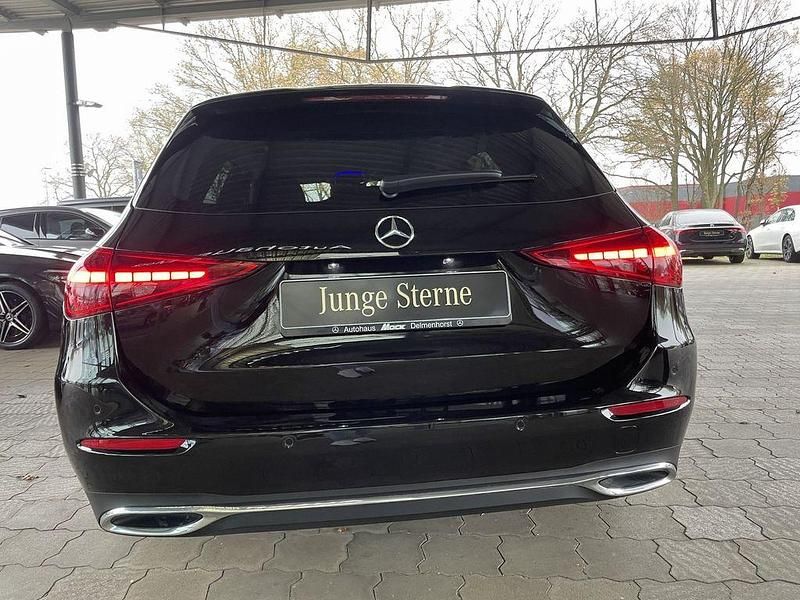 Gebraucht Mercedes C200 Avantgarde 163 PS (119 kW) 2025 Schwarz Kombi