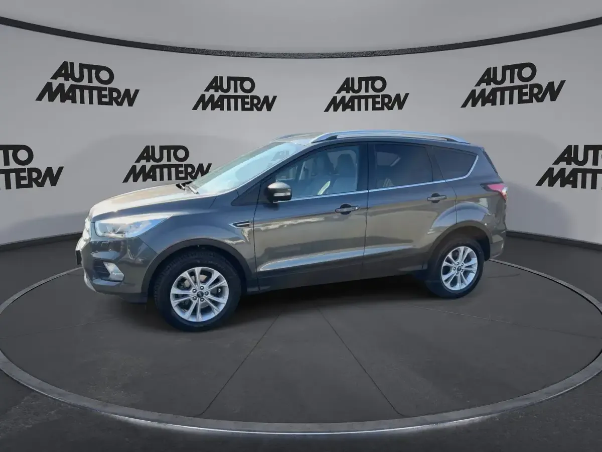 Gebraucht Ford Kuga Titanium 150 PS (110 kW) 2019 Grau SUV