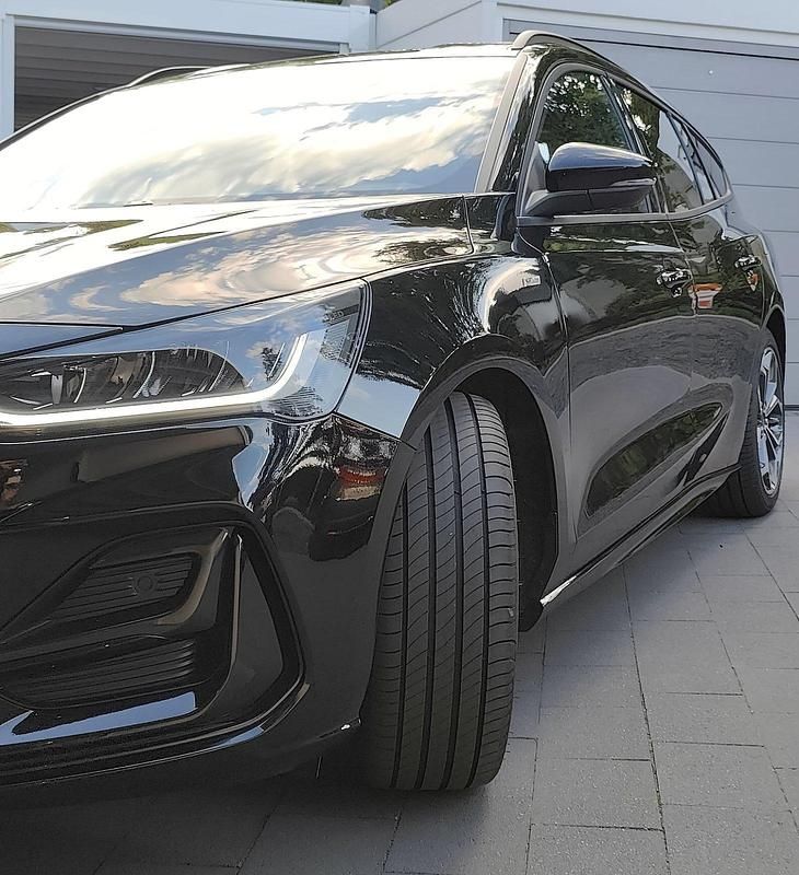 Gebraucht Ford Focus ST-Line X 155 PS (114 kW) 2025 Schwarz Kombi