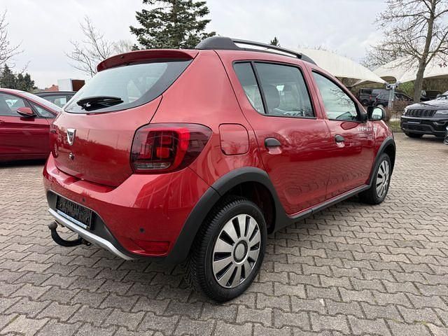 Gebraucht Dacia Sandero Prestige 90 PS (66 kW) 2017 Rot SUV
