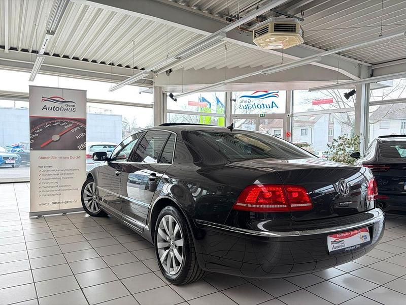 Gebraucht VW Phaeton 239 PS (175 kW) 2011 Braun Limousine