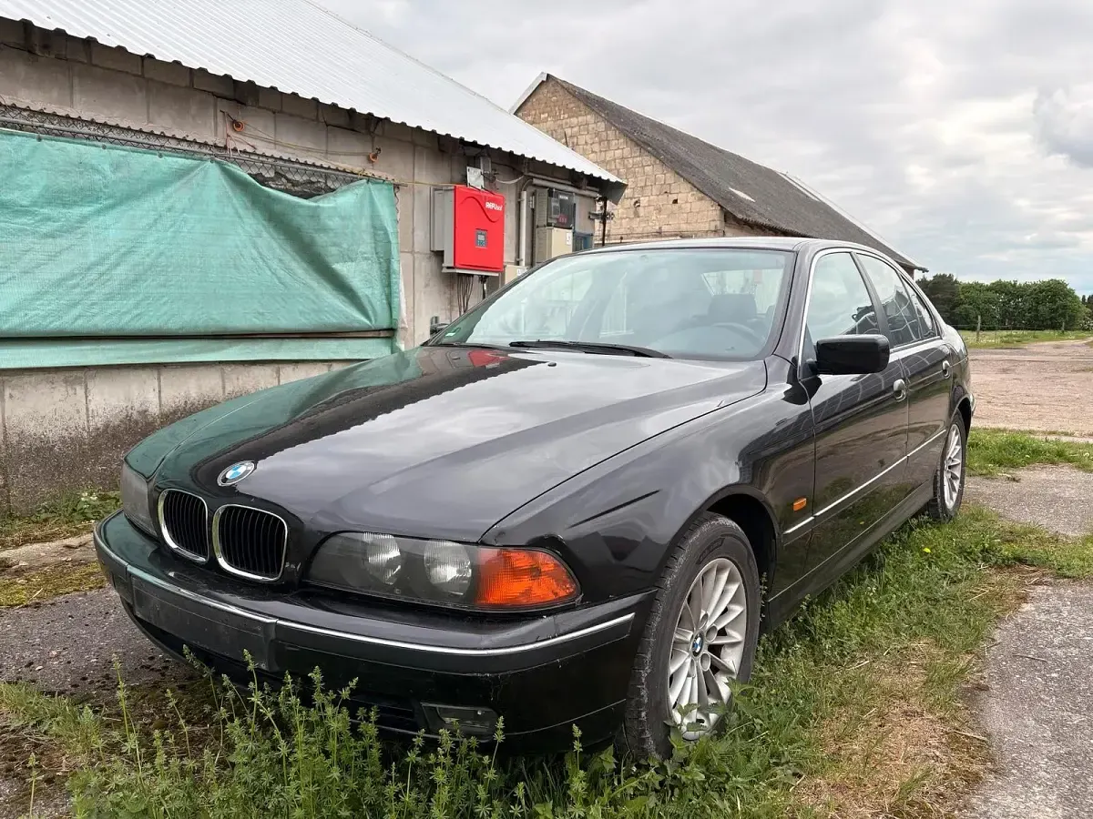 Używany BMW 520 150 KM (110 kW) 1998 Czarny Sedan/Limuzyna