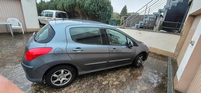 Gebraucht Peugeot 308 90 PS (66 kW) 2008 Grau Kleinwagen