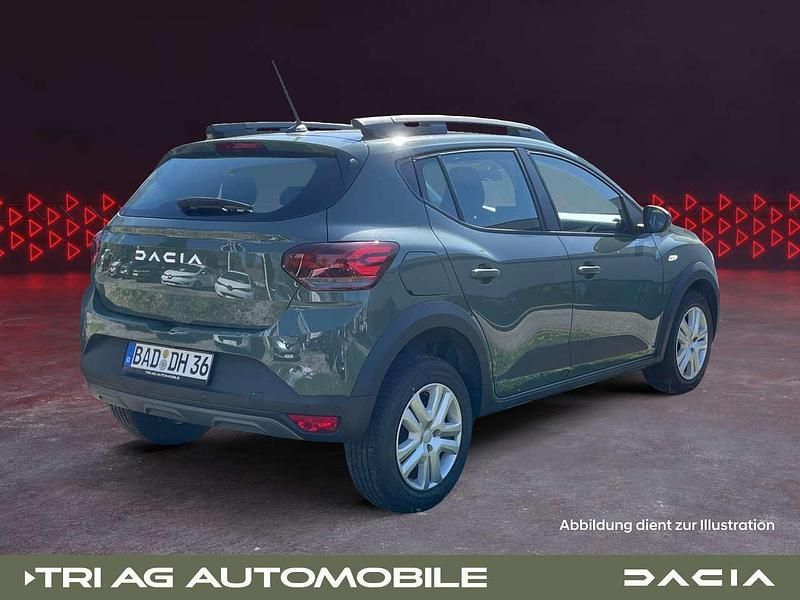 Gebraucht Dacia Sandero Expression 91 PS (66 kW) 2024 Safarigrüngrau Kleinwagen