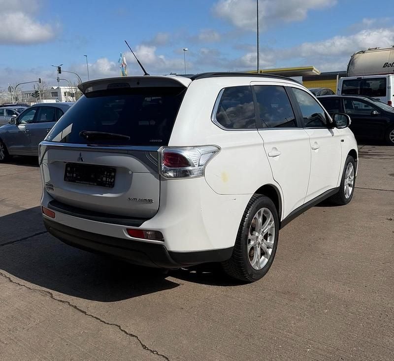 Gebraucht Mitsubishi Outlander 150 PS (110 kW) 2013 Weiß SUV