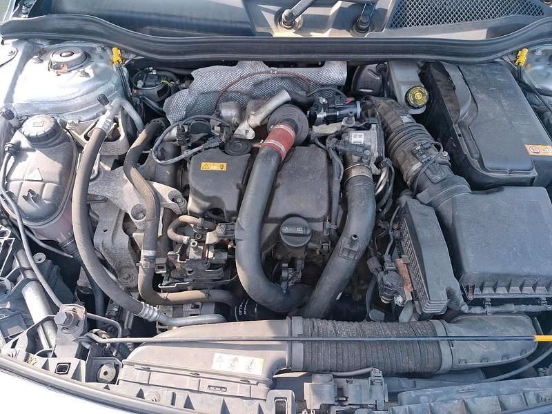 Gebraucht Mercedes A180 109 PS (80 kW) 2015 Silber Kleinwagen