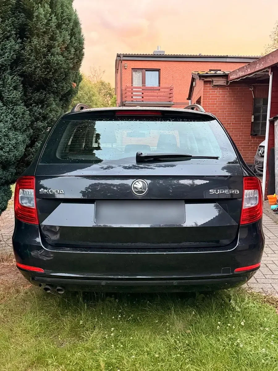 Gebraucht Skoda Superb 125 PS (91 kW) 2014 Schwarz Kombi