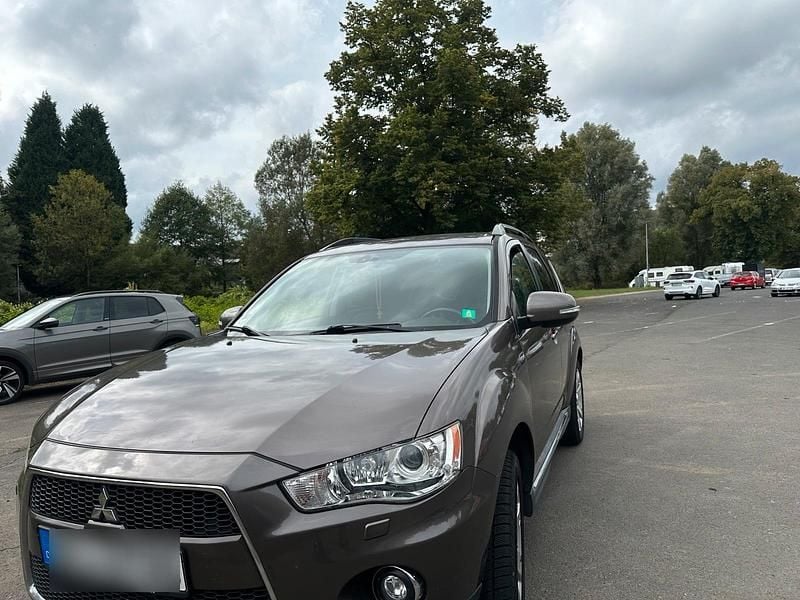 Grau Gebraucht 2011 Mitsubishi Outlander SUV | 5.800 € (Fairer Preis) - Bild 1/4