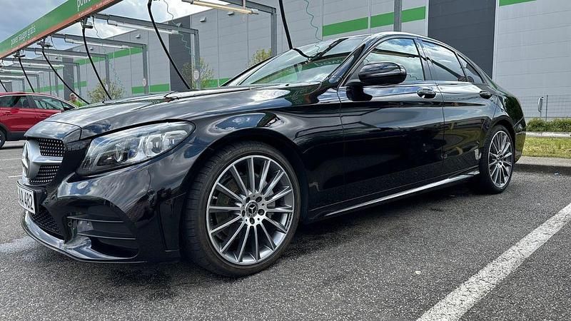 Schwarz Gebraucht 2019 Mercedes C220 AMG Limousine | 30.999 € (Etwas zu teuer) - Bild 1/4