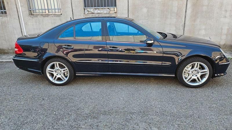 Blau Gebraucht 2003 Mercedes E55 AMG AMG Limousine | 30.000 € (Teuer) - Bild 1/4