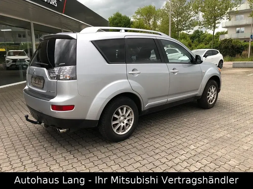 Gebraucht Mitsubishi Outlander Intense 156 PS (114 kW) 2009 Silber SUV