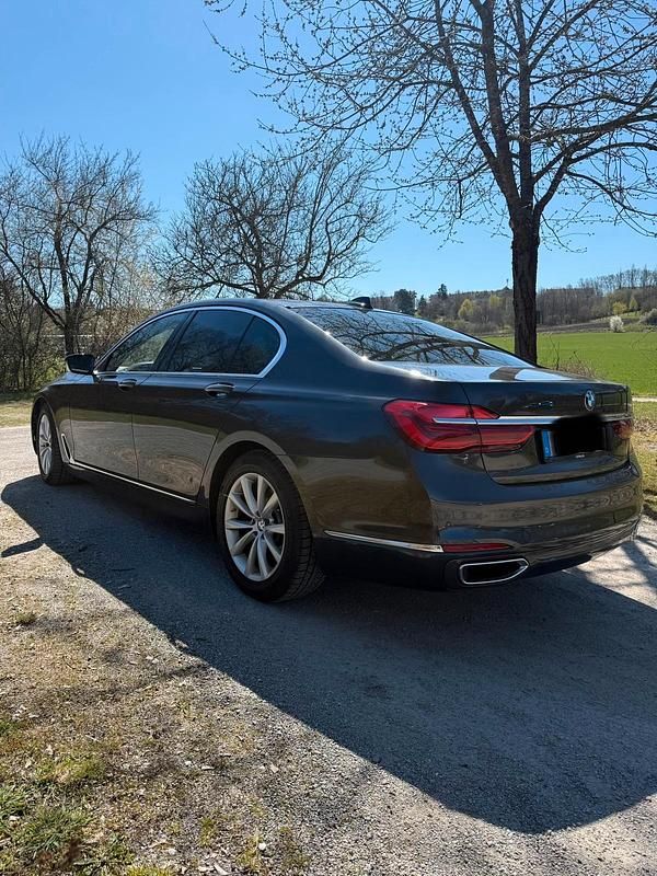 Second-hand BMW 730 265 CP (194 kW) 2016 Gri Berlinǎ