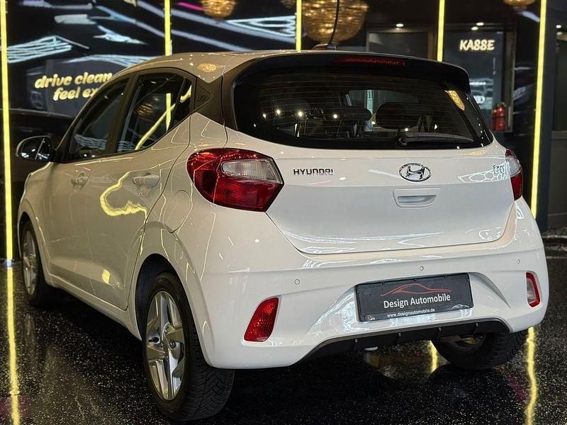 Gebraucht Hyundai i10 Trend 67 PS (49 kW) 2022 Weiß Kleinwagen
