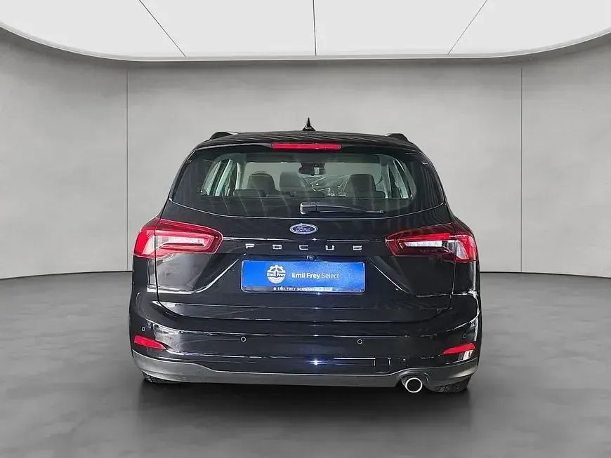 Używany Ford Focus Cool & Connect 125 KM (91 kW) 2022 Czarny Sedan/Limuzyna