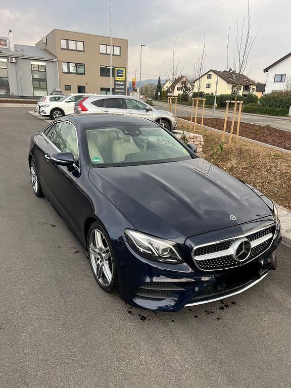 Gebraucht Mercedes E350 AMG 258 PS (189 kW) 2018 Blau Coupé