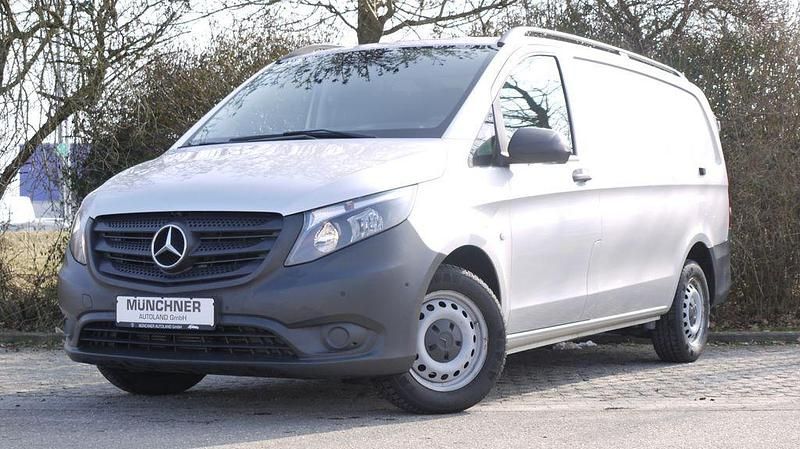 Gebraucht Mercedes Vito 163 PS (119 kW) 2018 Silber Van