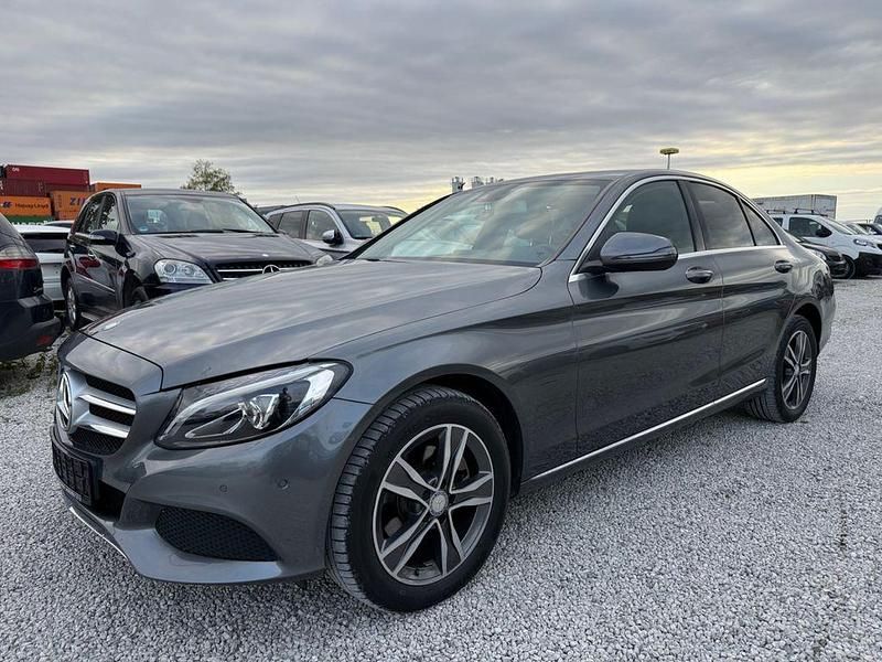 Grau Gebraucht 2016 Mercedes C200 Limousine | 17.980 € (Superpreis) - Bild 1/4