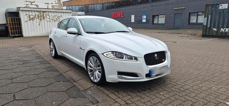 Weiß Gebraucht 2015 Jaguar XF Limousine | 12.500 € (Fairer Preis) - Bild 1/4