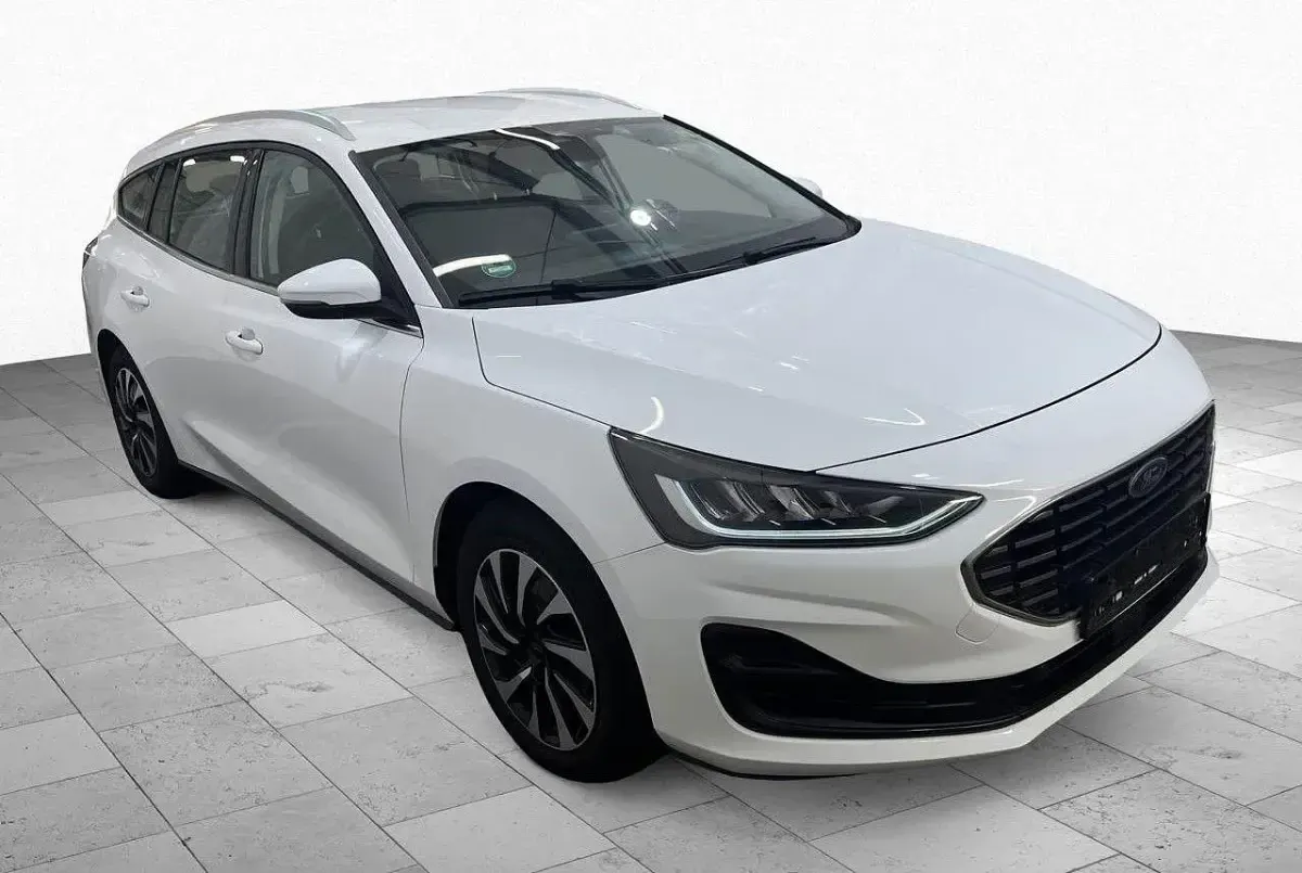 Gebraucht Ford Focus Style 125 PS (91 kW) 2022 Frozen white Kombi