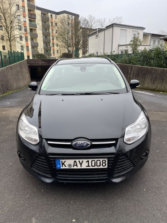 Schwarz Gebraucht 2014 Ford Focus Ambiente Kombi | 4.500 € (Guter Preis) - Bild 1/4