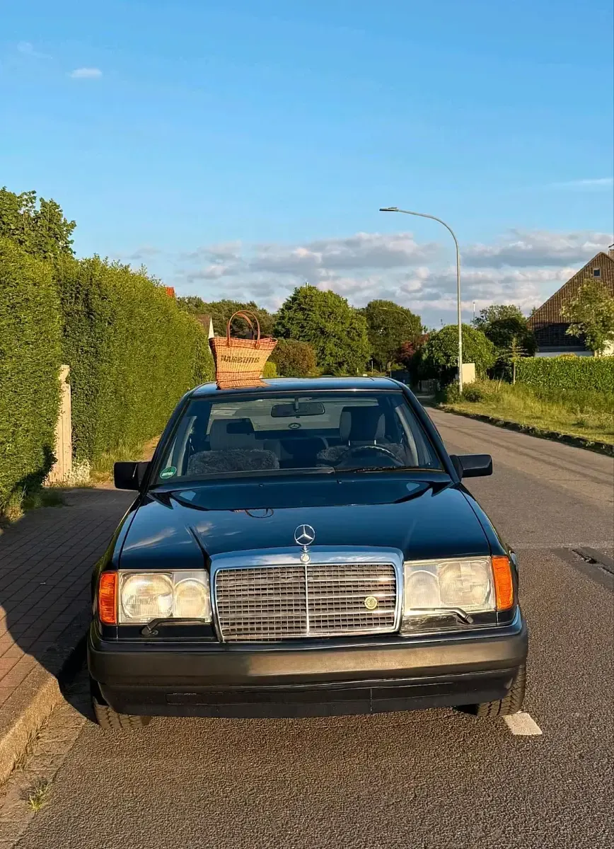 Gebraucht Mercedes E220 150 PS (110 kW) 1993 Blau Limousine
