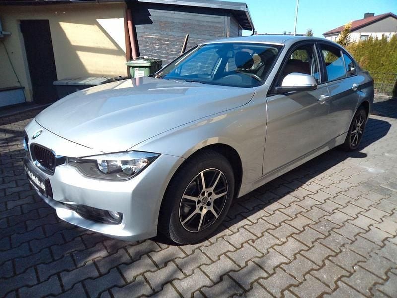 Gebraucht BMW 316 116 PS (85 kW) 2012 Glaciersilber Limousine