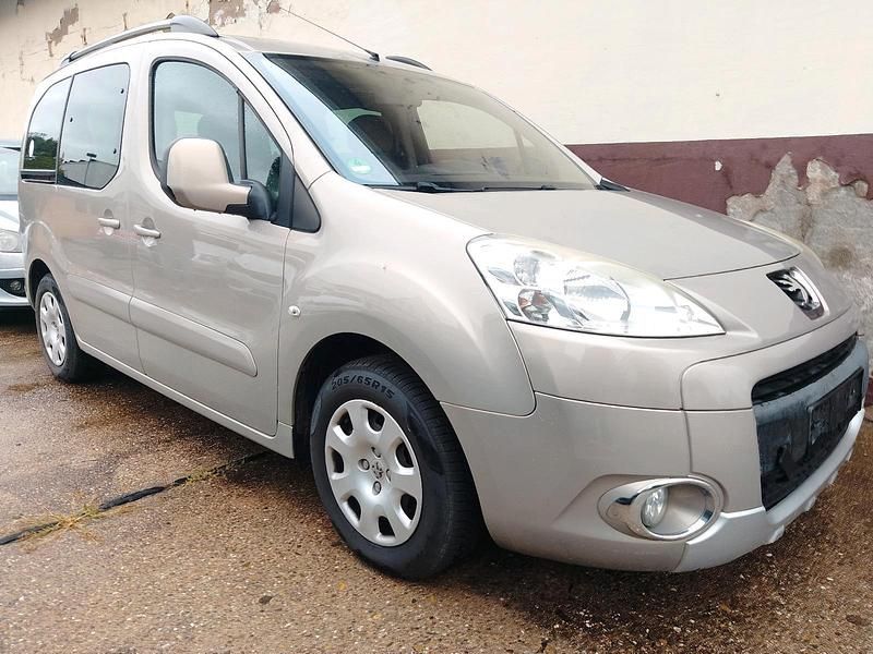 Silber Gebraucht 2010 Peugeot Partner Tepee Van / Kleinbus | 2.200 € (Superpreis) - Bild 1/4