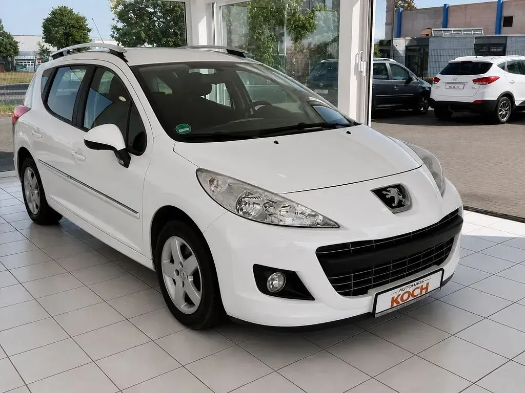 Gebraucht Peugeot 207 Tendance 92 PS (67 kW) 2012 Weiß Kombi