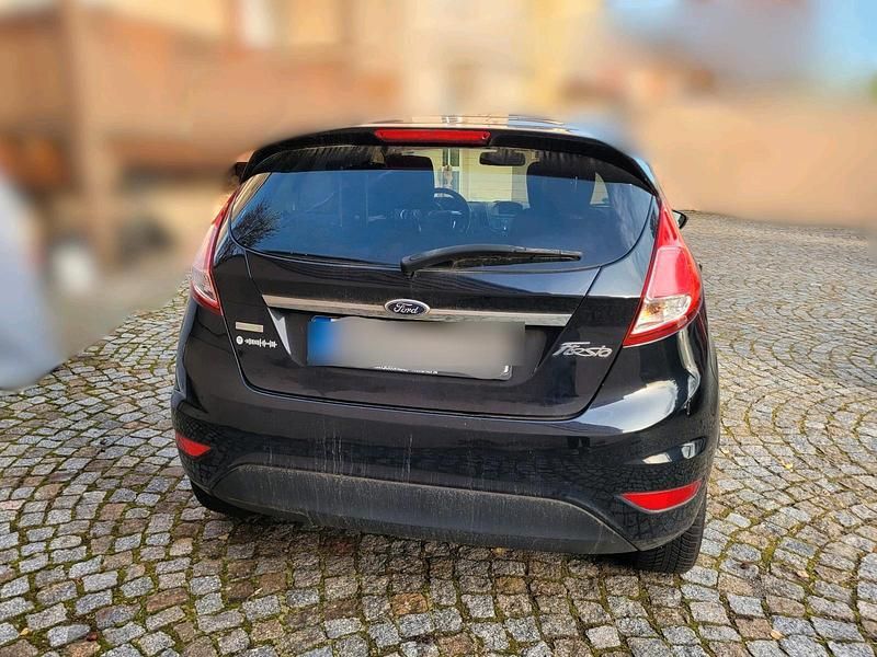 Gebraucht Ford Fiesta Titanium 101 PS (74 kW) 2015 Schwarz Limousine