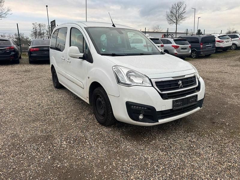 Gebraucht Peugeot TePee Active 99 PS (72 kW) 2015 Weiß Van / Kleinbus