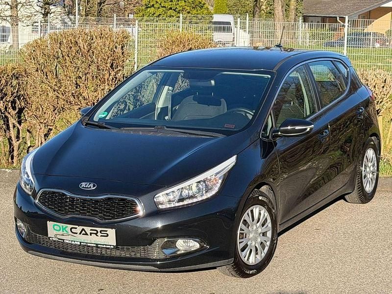 Gebraucht Kia Ceed Vision 99 PS (72 kW) 2013 Schwarz Kleinwagen