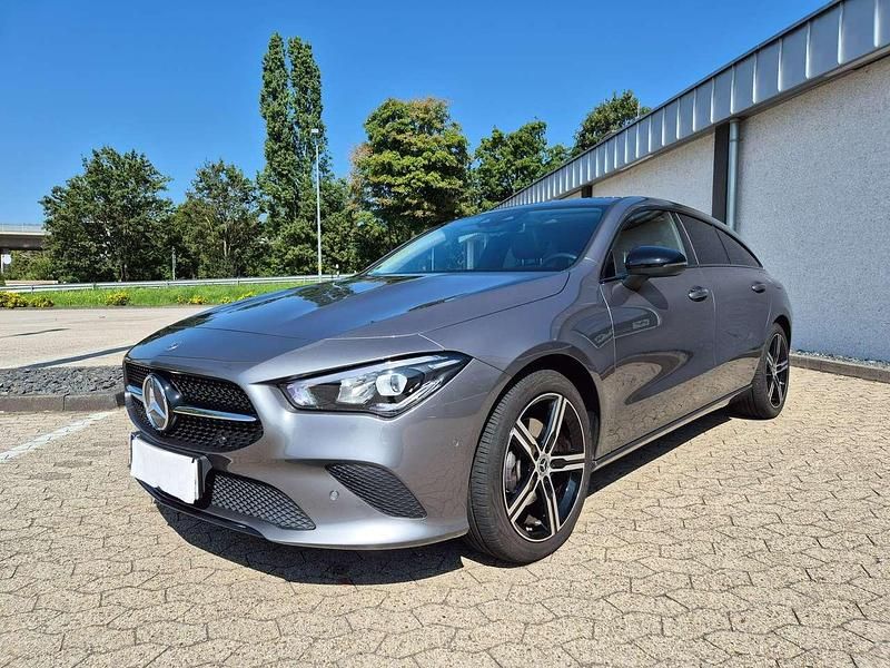 Grau Gebraucht 2022 Mercedes CLA200 Shooting Brake Edition Kombi | 27.900 € (Superpreis) - Bild 1/4