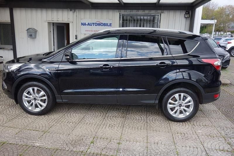 Używany Ford Kuga Cool & Connect 150 KM (110 kW) 2018 Czarny SUV