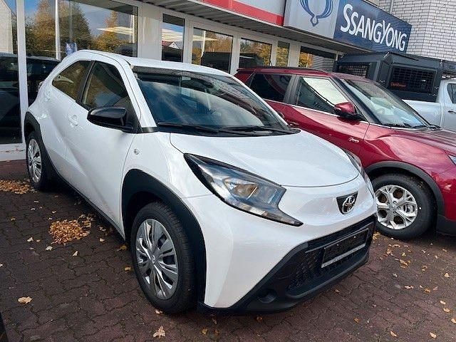 Weiß Gebraucht 2024 Toyota Aygo X Business Edition SUV | 15.670 € (Fairer Preis) - Bild 1/4