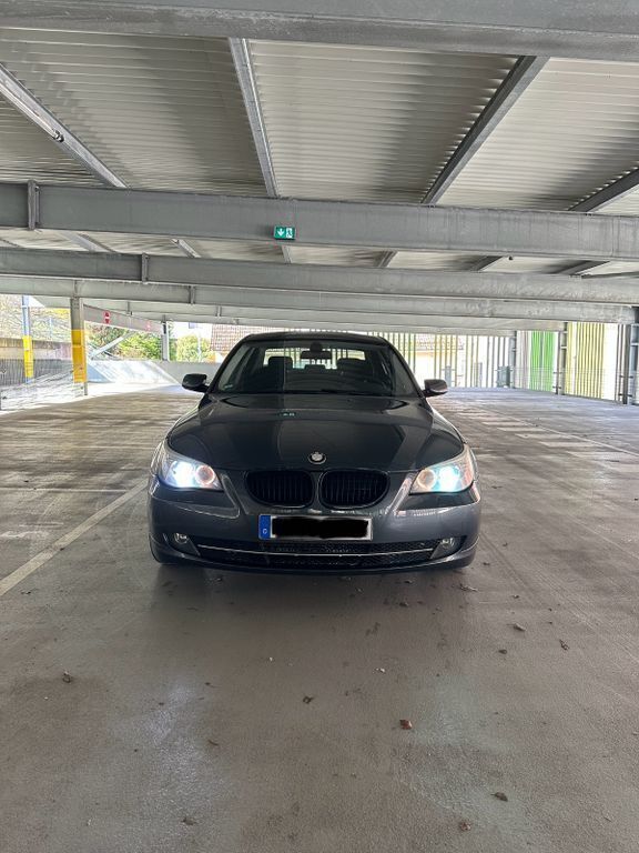 Grau Gebraucht 2009 BMW 520 Exclusive Limousine | 5.350 € (Guter Preis) - Bild 1/4