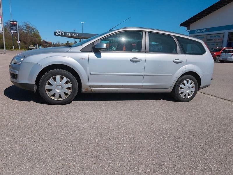 Second-hand Ford Focus Style 116 CP (85 kW) 2007 Argintiu Berlinǎ