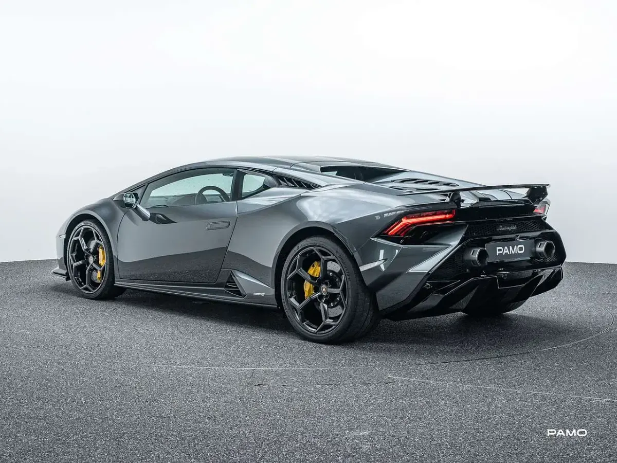 Usata Lamborghini Huracán 640 CV (470 kW) 2023 Grigio Coupé