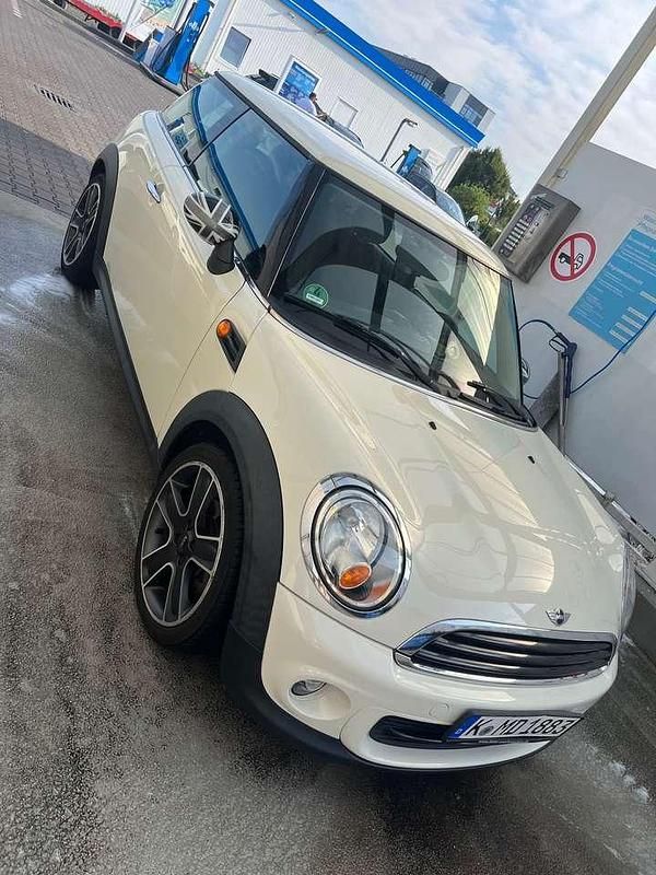 Beige Gebraucht 2014 Mini ONE Kleinwagen | 7.100 € (Teuer) - Bild 1/4