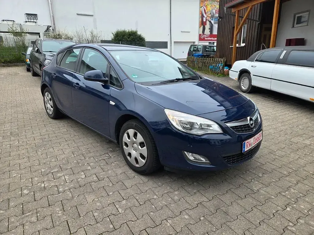 Gebraucht Opel Astra Selection 87 PS (63 kW) 2011 Blau Limousine