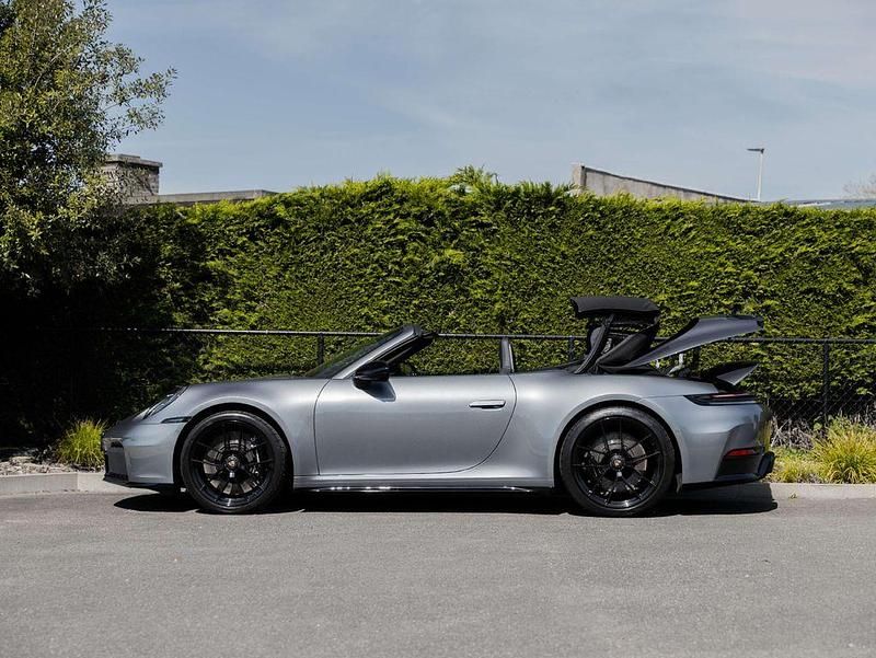 Gebraucht Porsche 992 541 PS (397 kW) 2025 Grau Cabrio