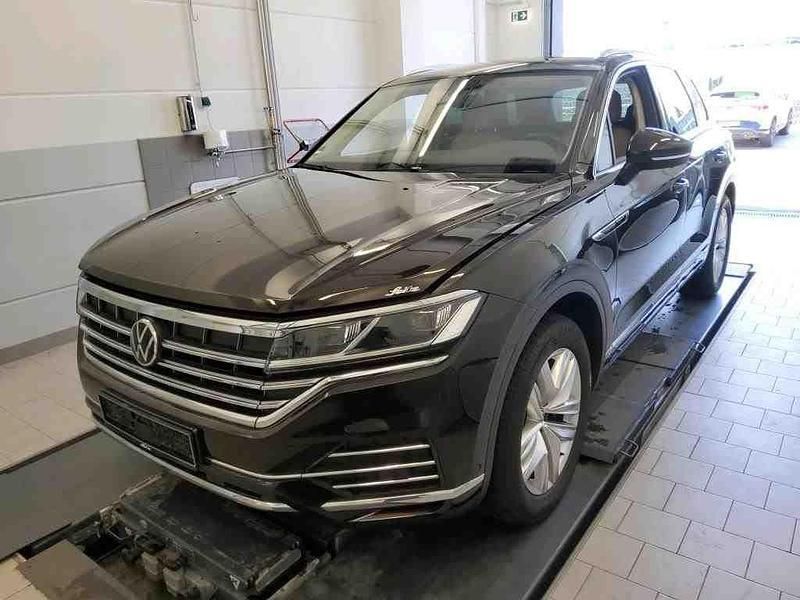 Braun Gebraucht 2022 VW Touareg Atmosphere SUV | 47.950 € (Etwas zu teuer) - Bild 1/4