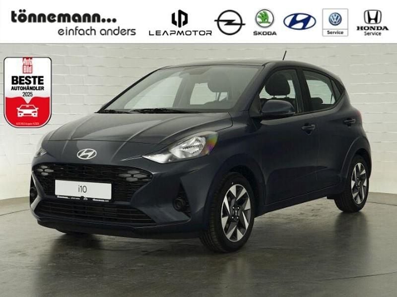 Grau Neu 2025 Hyundai i10 Trend Kleinwagen | 18.724 € (Fairer Preis) - Bild 1/3
