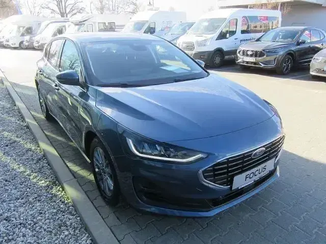 Gebraucht Ford Focus Titanium 125 PS (91 kW) 2024 Chroma blau metallic Limousine