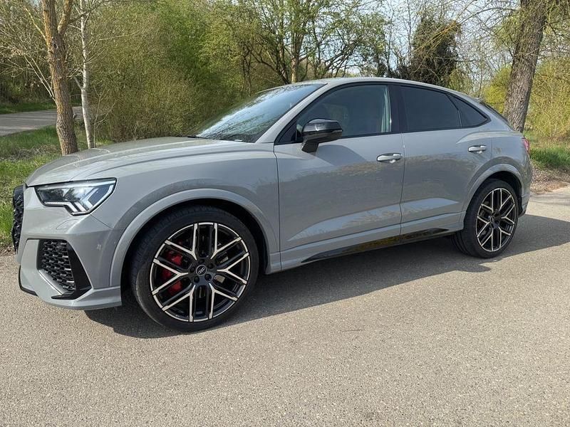 Grau Gebraucht 2021 Audi RS Q3 Sportback Ambiente SUV | 53.500 € (Guter Preis) - Bild 1/4