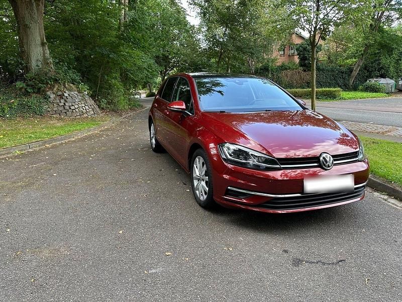 Gebraucht VW Golf VII 116 PS (85 kW) 2019 Rot Limousine
