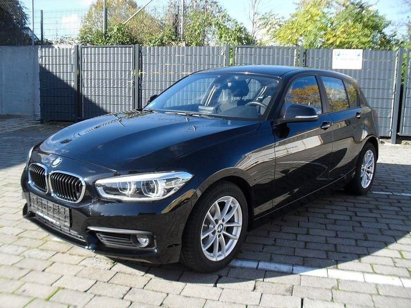Rot Gebraucht 2019 BMW 118 Advantage Kleinwagen | 15.900 € (Fairer Preis) - Bild 1/4