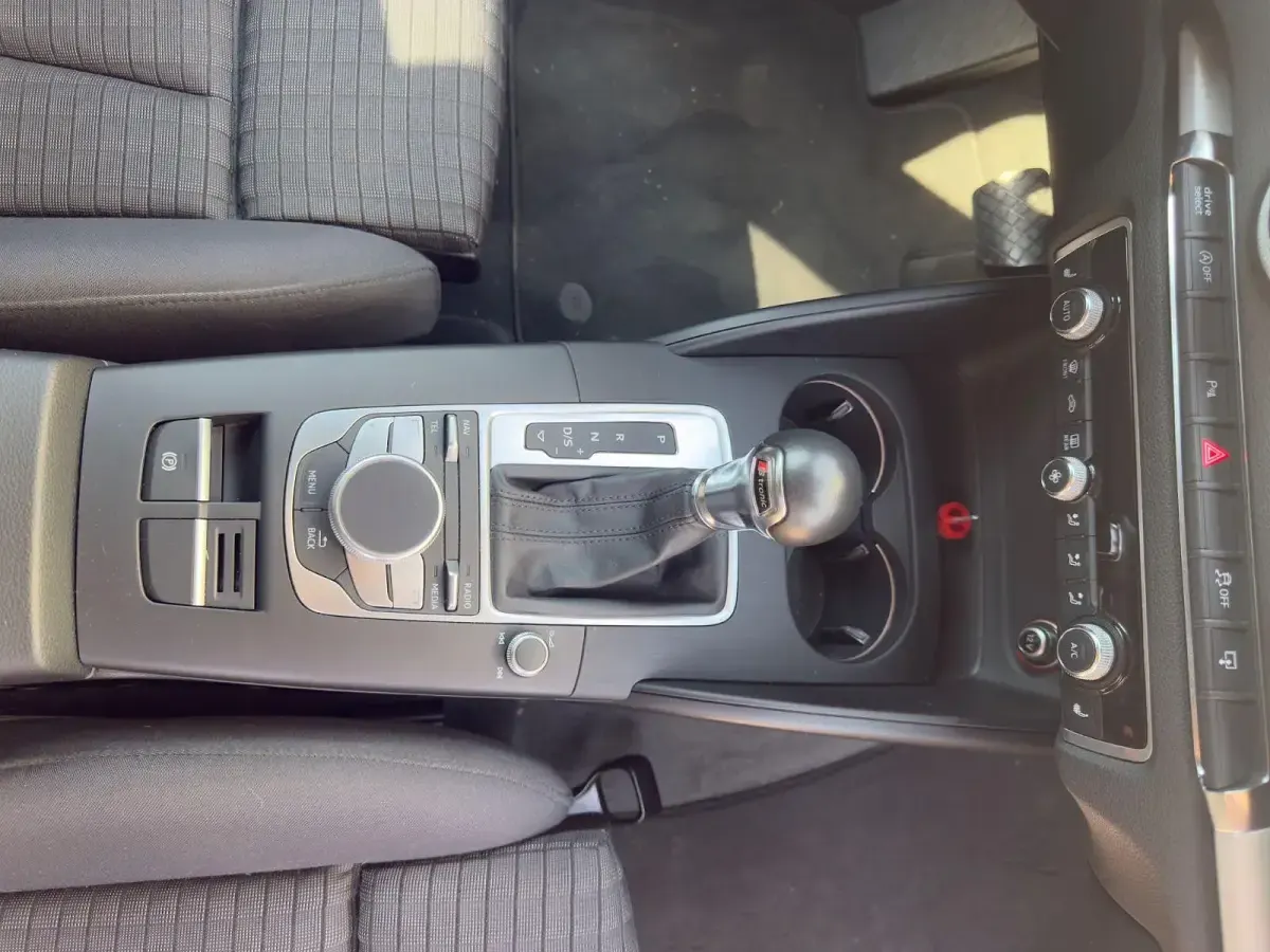 Gebraucht Audi A3 Ambiente 184 PS (135 kW) 2013 Weiß Limousine