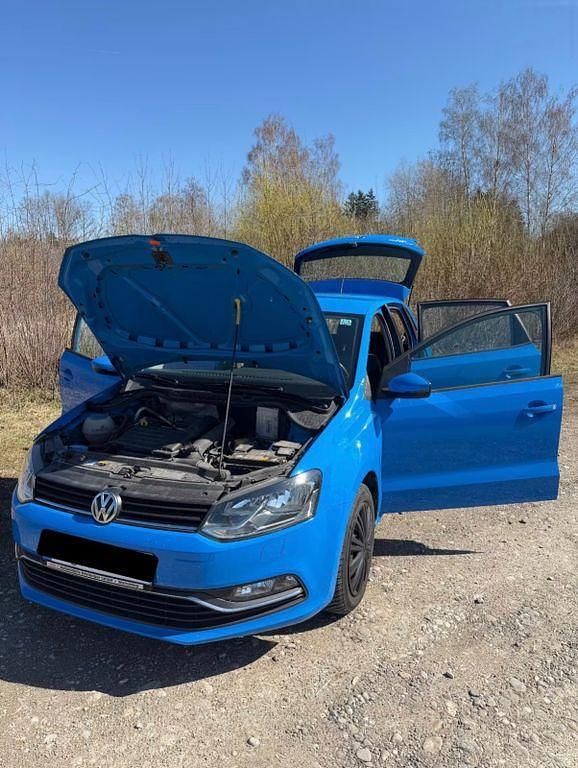 Usado VW Polo 90 HP (66 kW) 2015 Azul Sedan