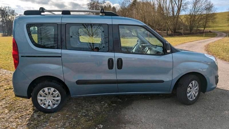 Usata Opel Combo 105 CV (77 kW) 2014 Argento Monovolume