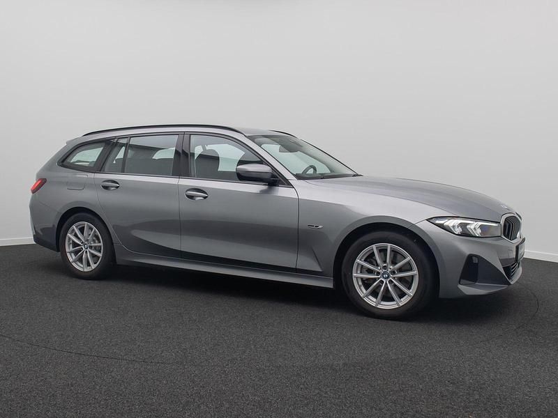 Gebraucht BMW 320e Shadowline 204 PS (150 kW) 2022 Skyscraper grauc4w Kombi